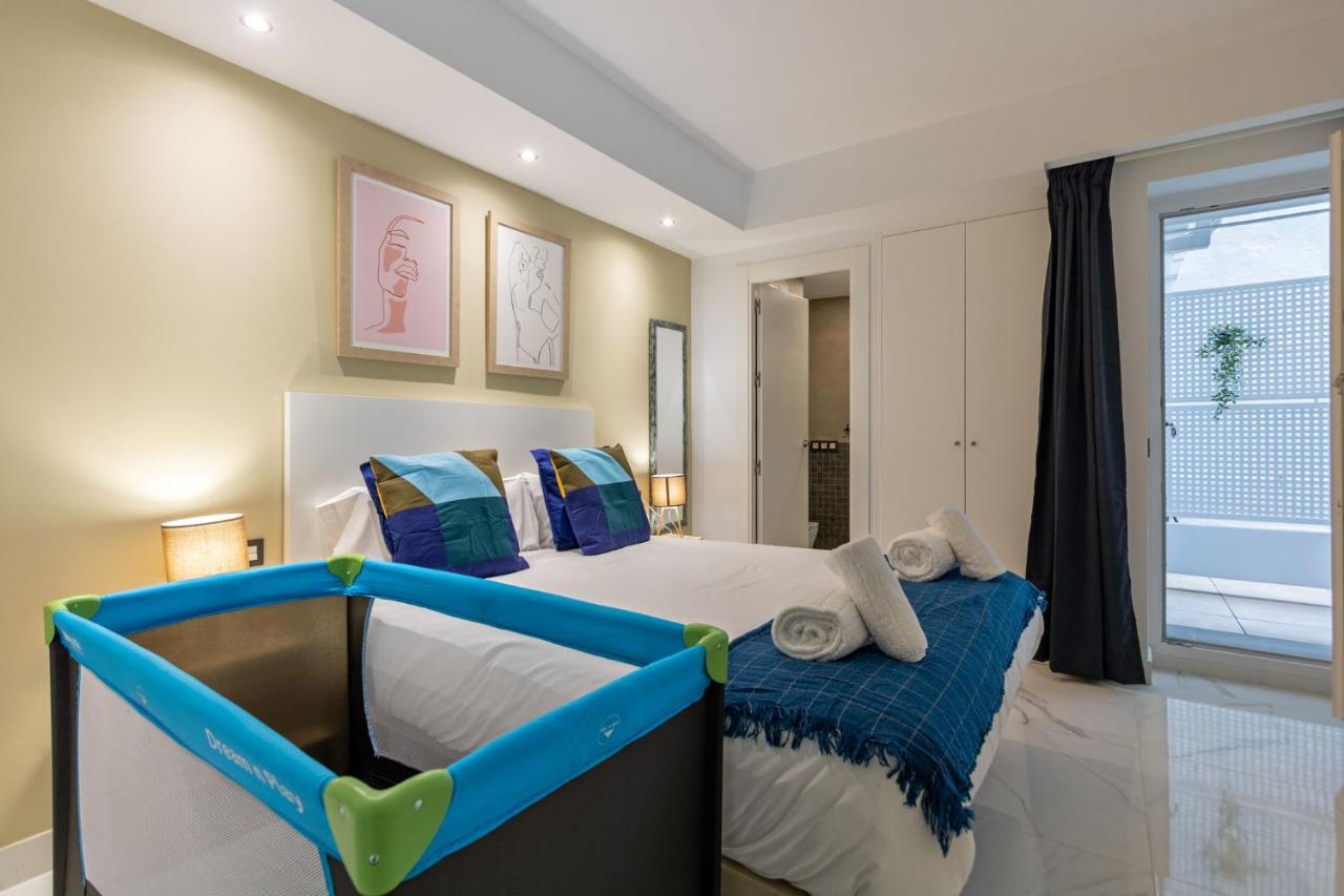 Lujan Deluxe Suites Séville Extérieur photo